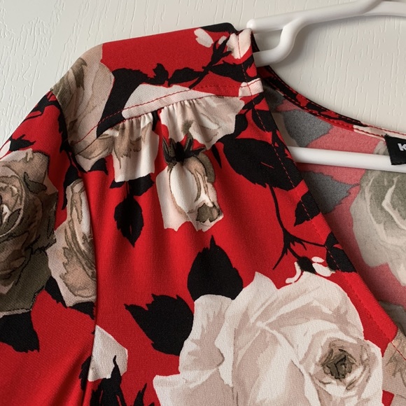 Karl Lagerfeld women’s red black V-neck pleated floral blouse size M - Picture 5 of 9